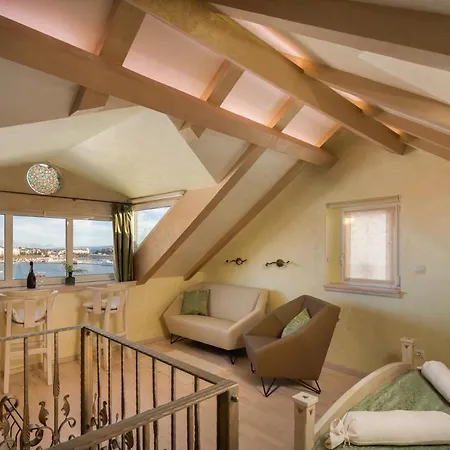 Royal Varos * Сплит