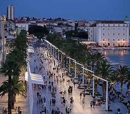 Royal Varos アパート