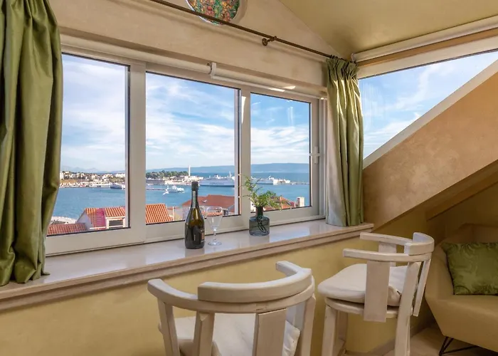 Apartament Royal Varos *